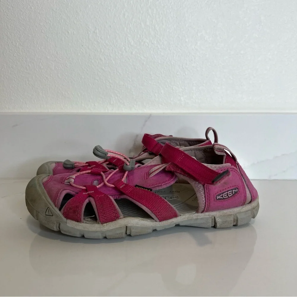 Keen Very Berry Pink Seacamp II CNX Hybrid Water Sport Sandal Waterproof Size 5